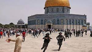 Hundreds of Israeli settlers storm Al-Aqsa complex amid tension