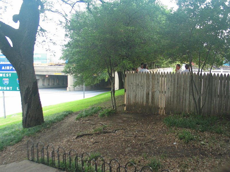 800px-JFK_Wooden_Fence.jpg