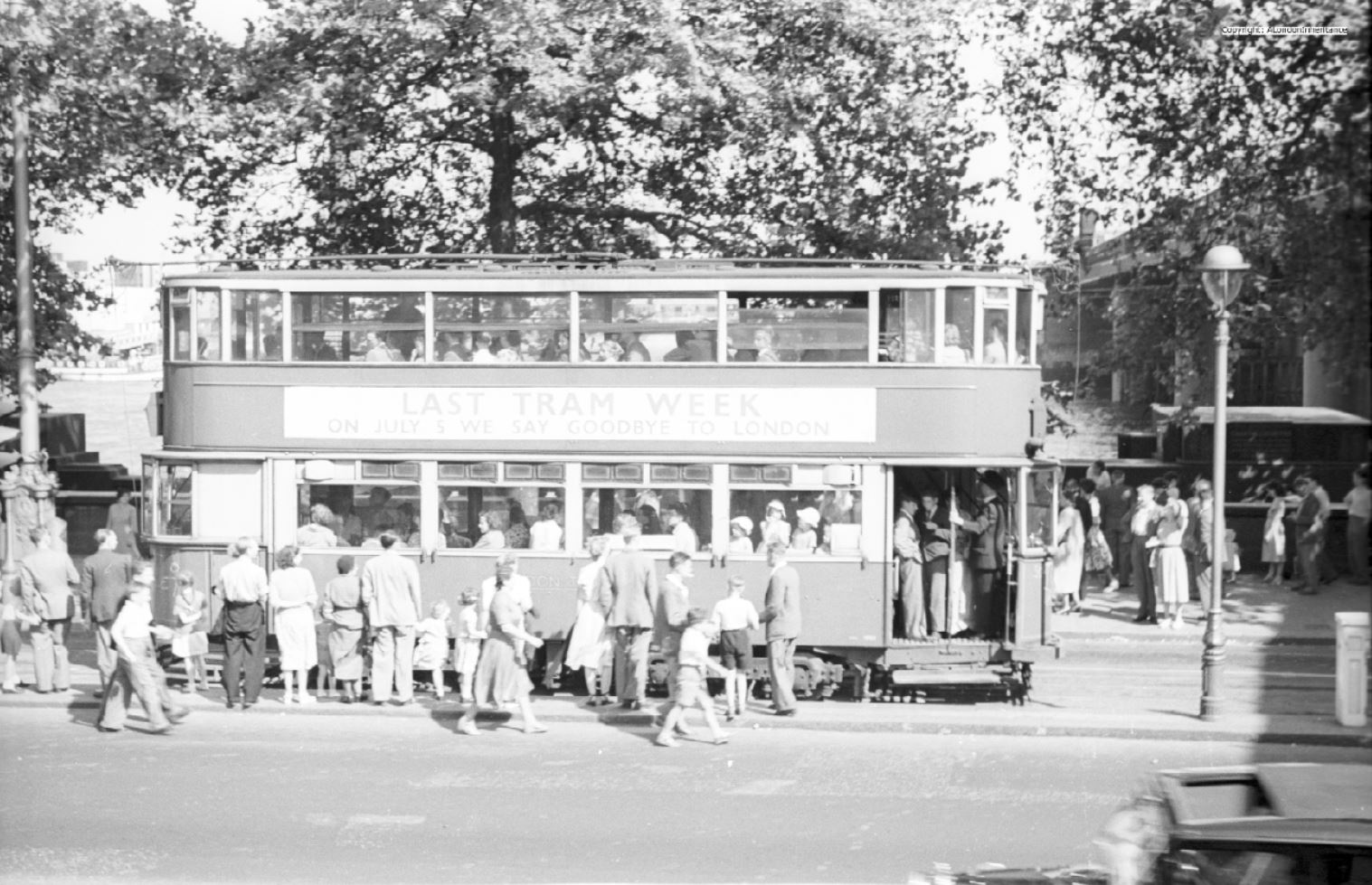 Last-tram-in-London-1952.JPG