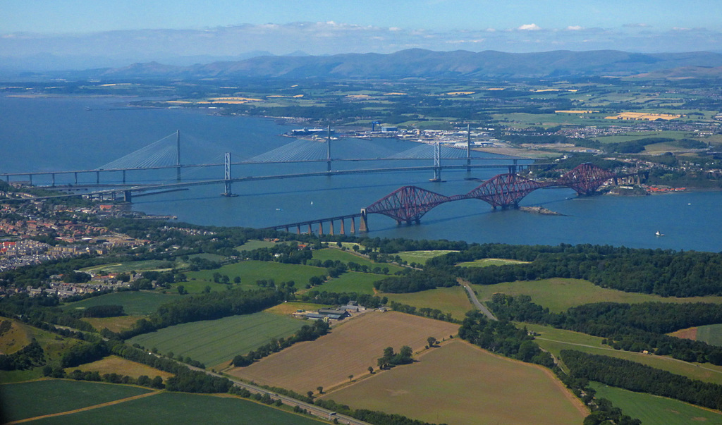 The_Forth_bridges_from_the_air_(geograph_5835049).jpg