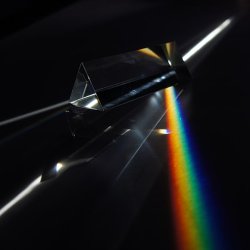 Prism_flat_rainbow_(cropped).jpg